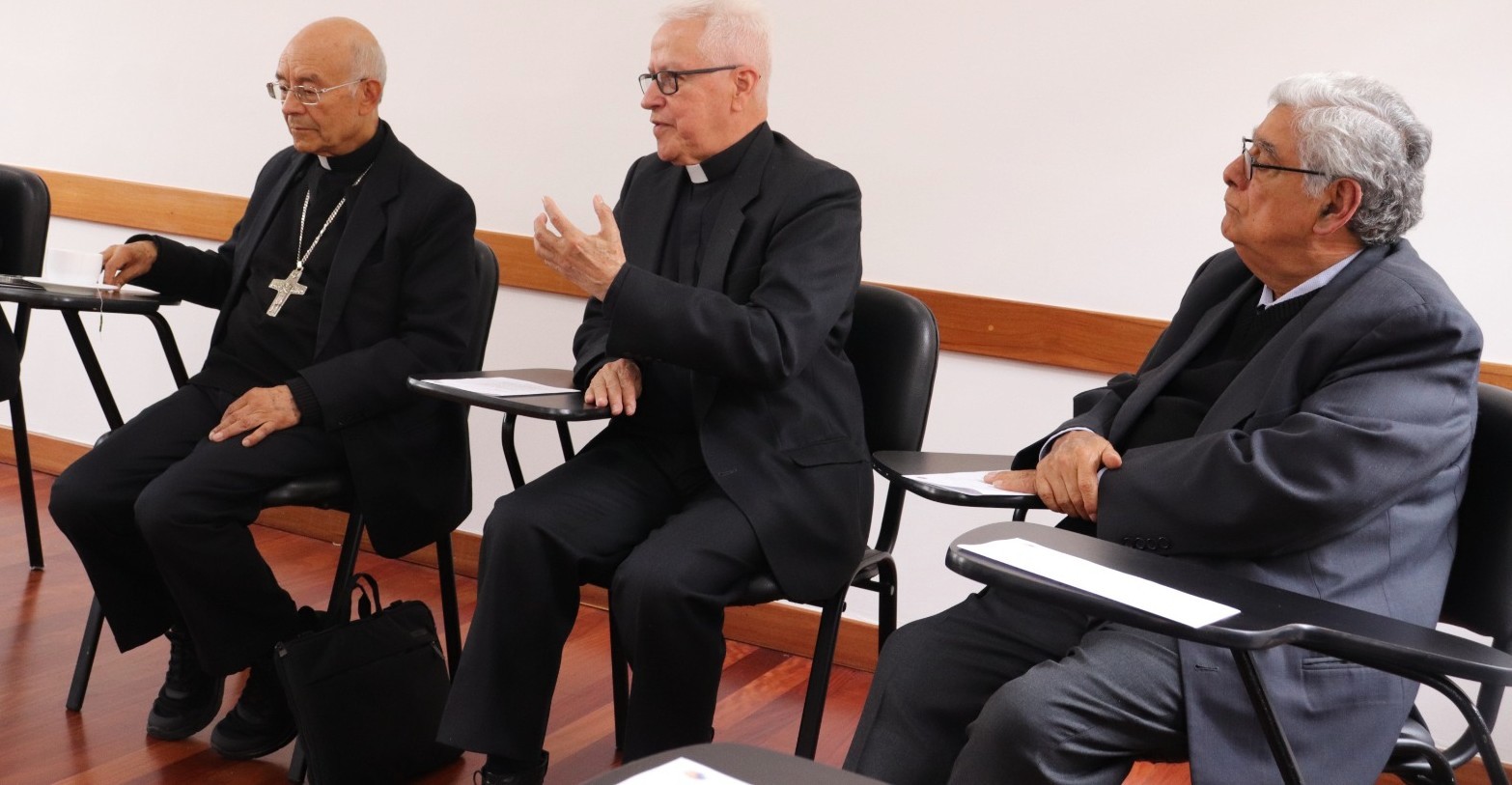 Sacerdotes y obispos eméritos VET Padre Misericordioso 2