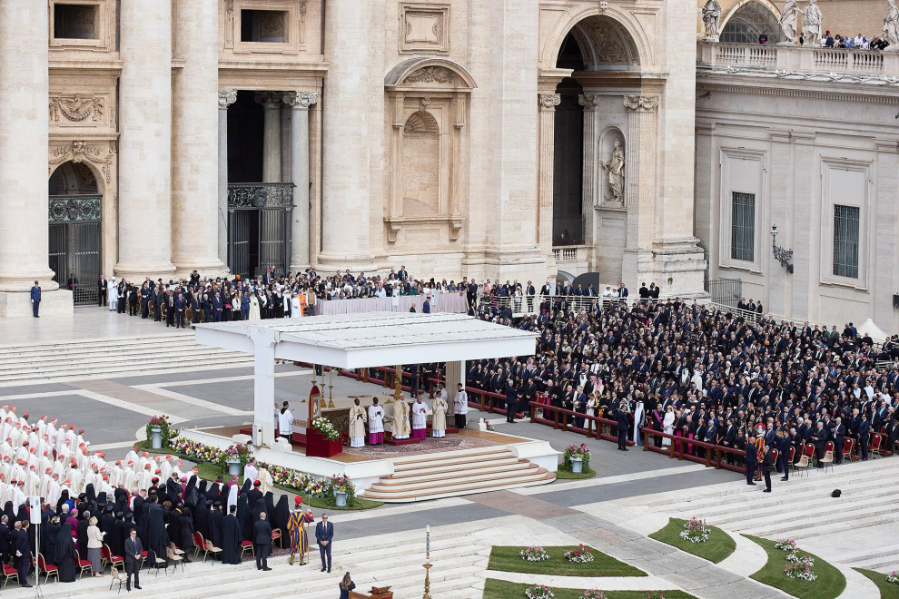 En el funeral y en la inauguración