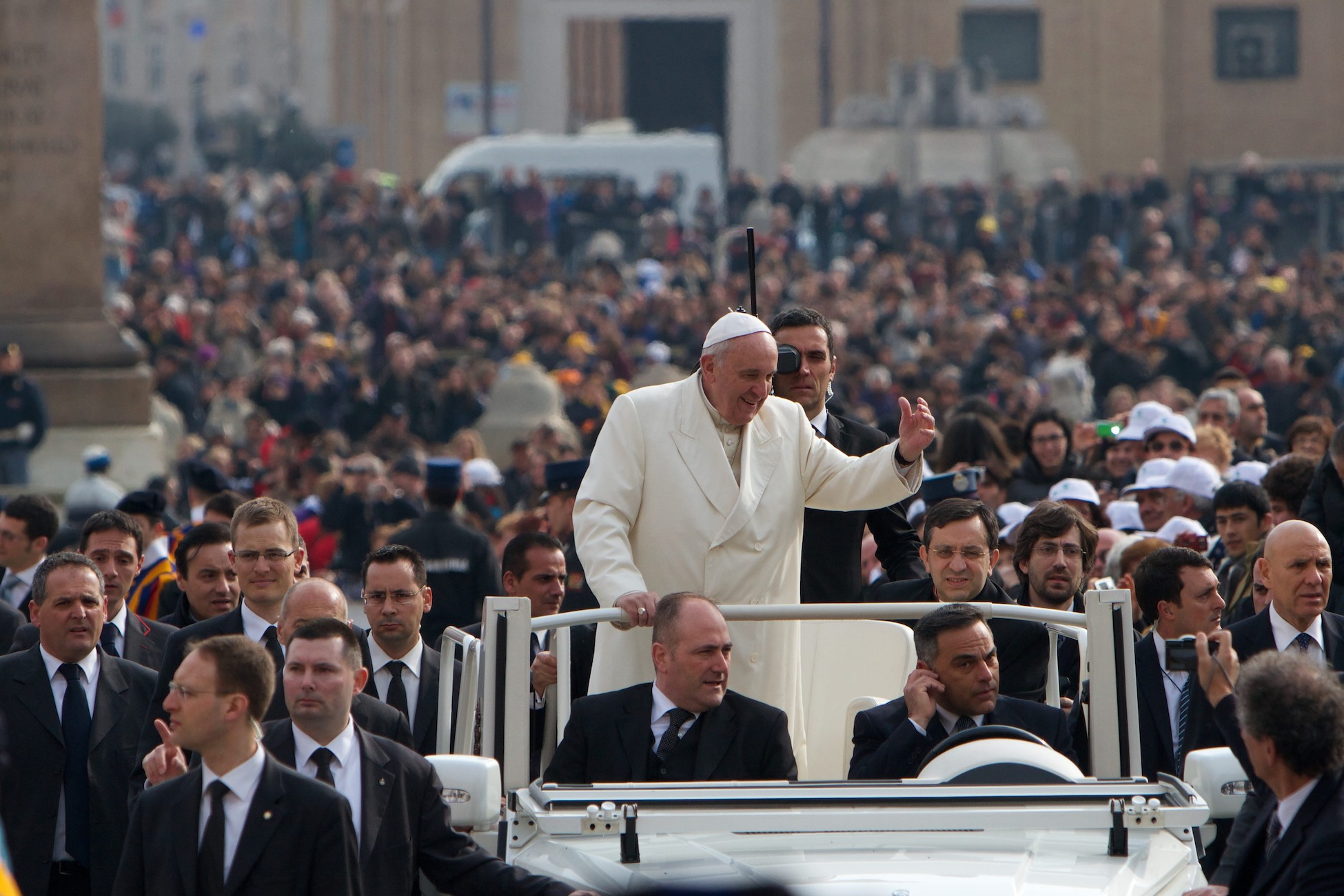 Cerrar empresas y dejar sin trabajo es un pecado gravísimo