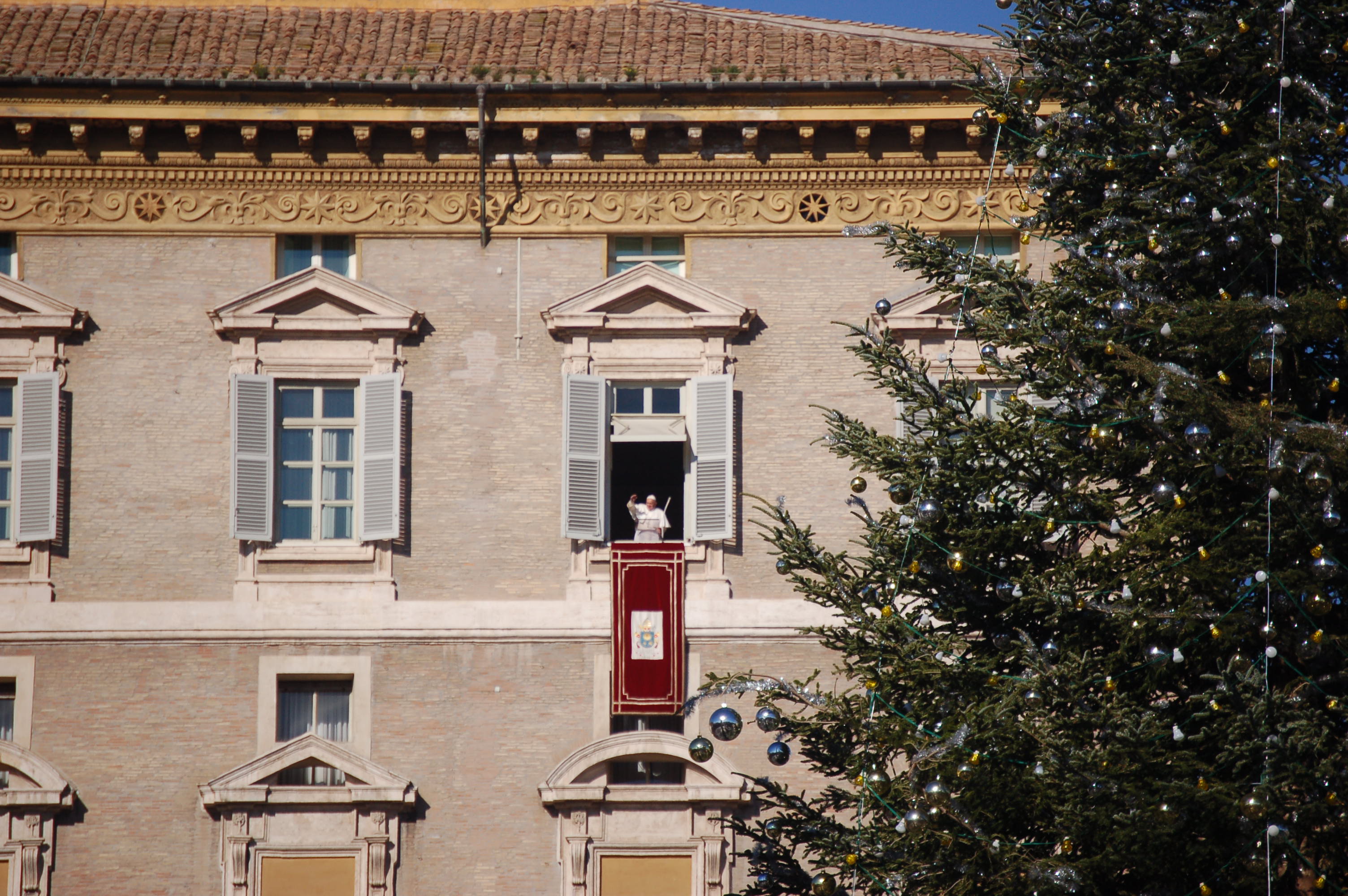 Francisco se dirige a los jóvenes en el aniversario de san Estanislao de Kostska