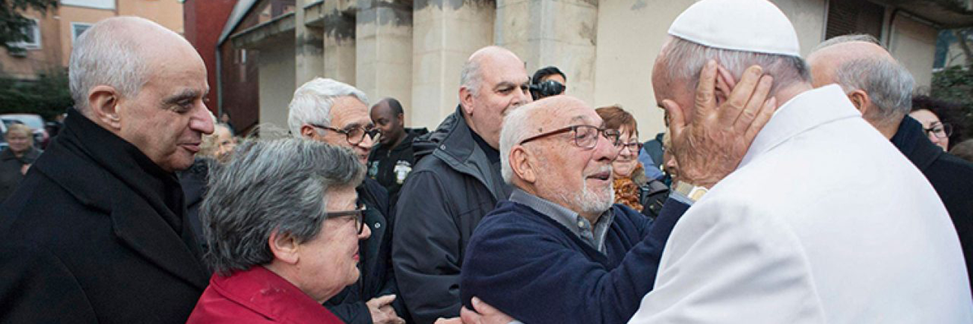 El Papa Francisco pide proteger a los mayores frente a la pandemia de coronavirus