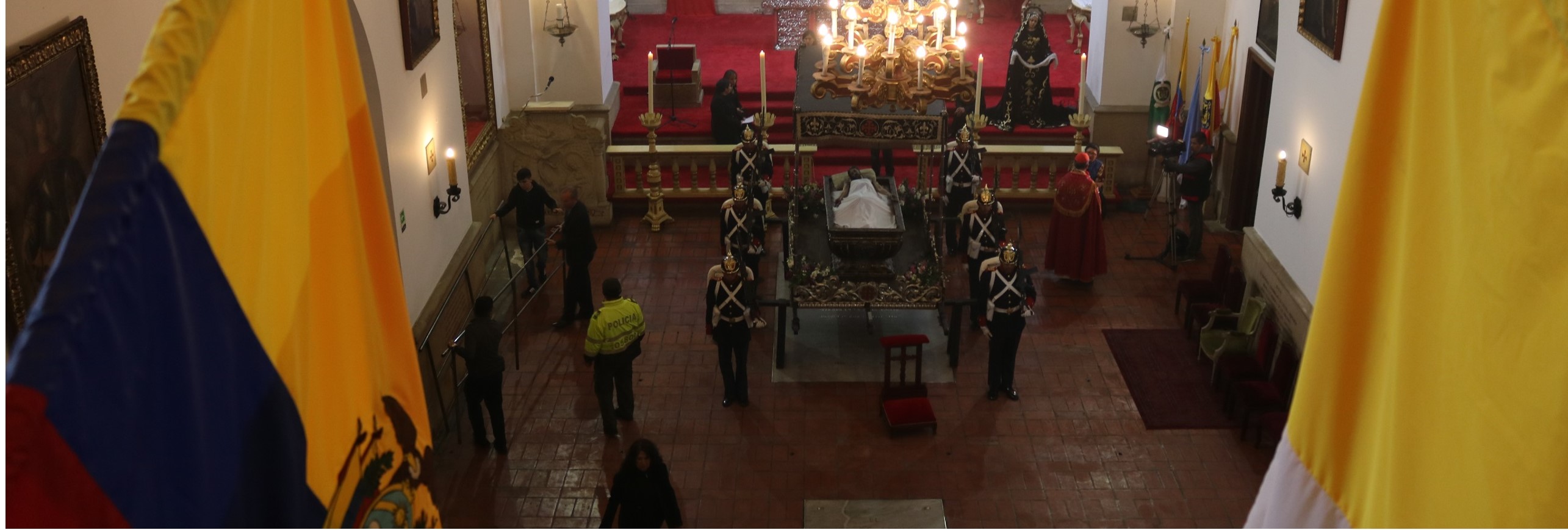 La cruz erguida sobre el mundo sigue en pie como signo de salvación y de esperanza