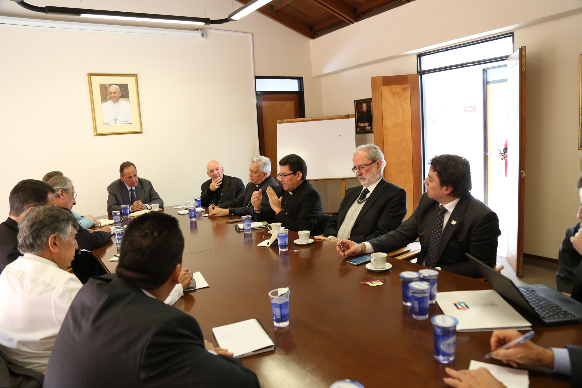 La Conferencia Episcopal Colombiana pide al Gobierno y al ELN mantener el diálogo