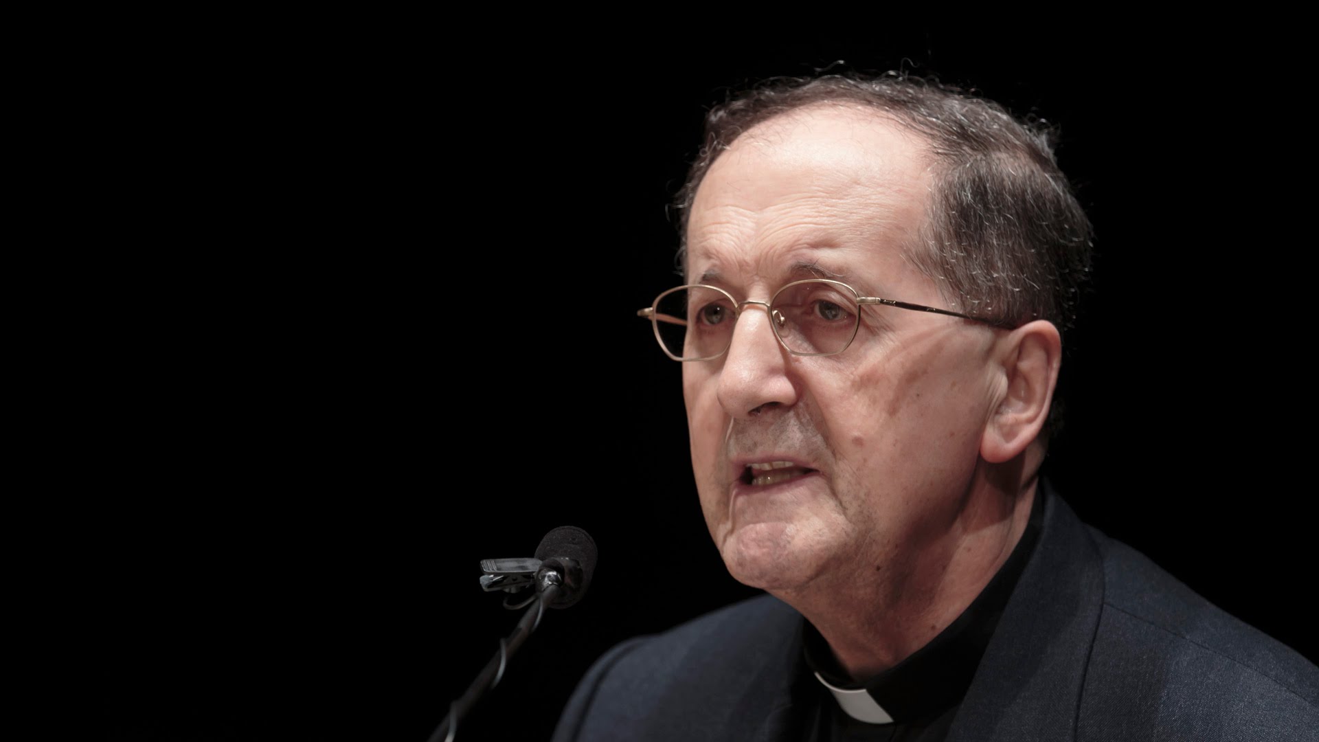 El prefecto del Clero, cardenal Stella, reitera que la renovación de la Iglesia no es cosmética