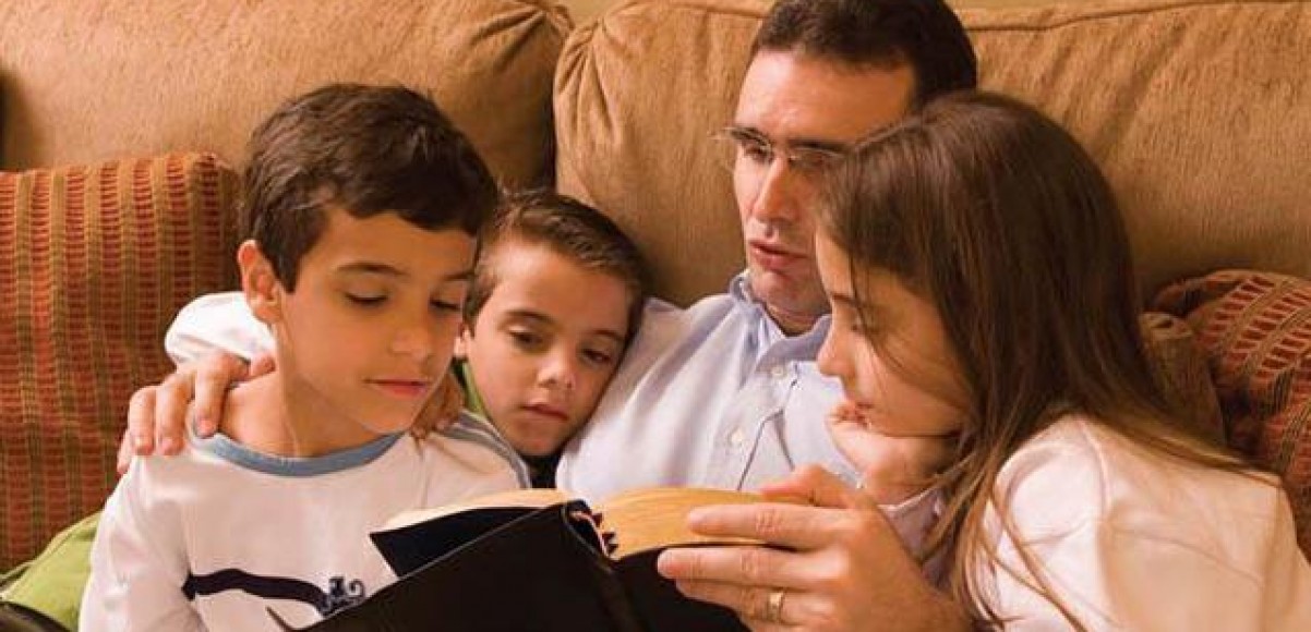 5 ideas para rezar en familia con los niños sin que se distraigan