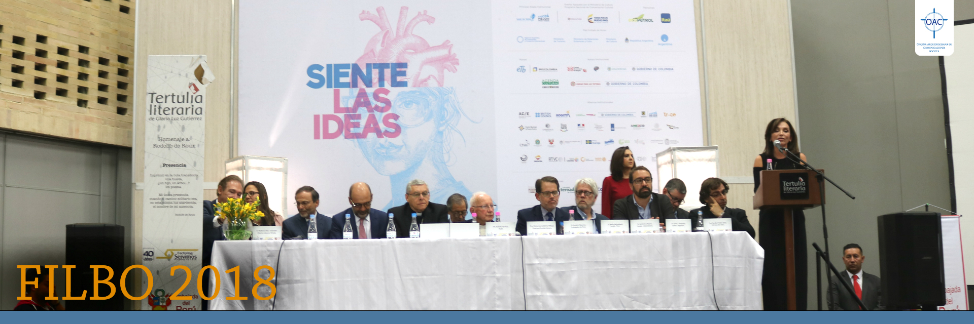 Homenaje al padre Rodolfo de Roux en la Feria del Libro de Bogotá