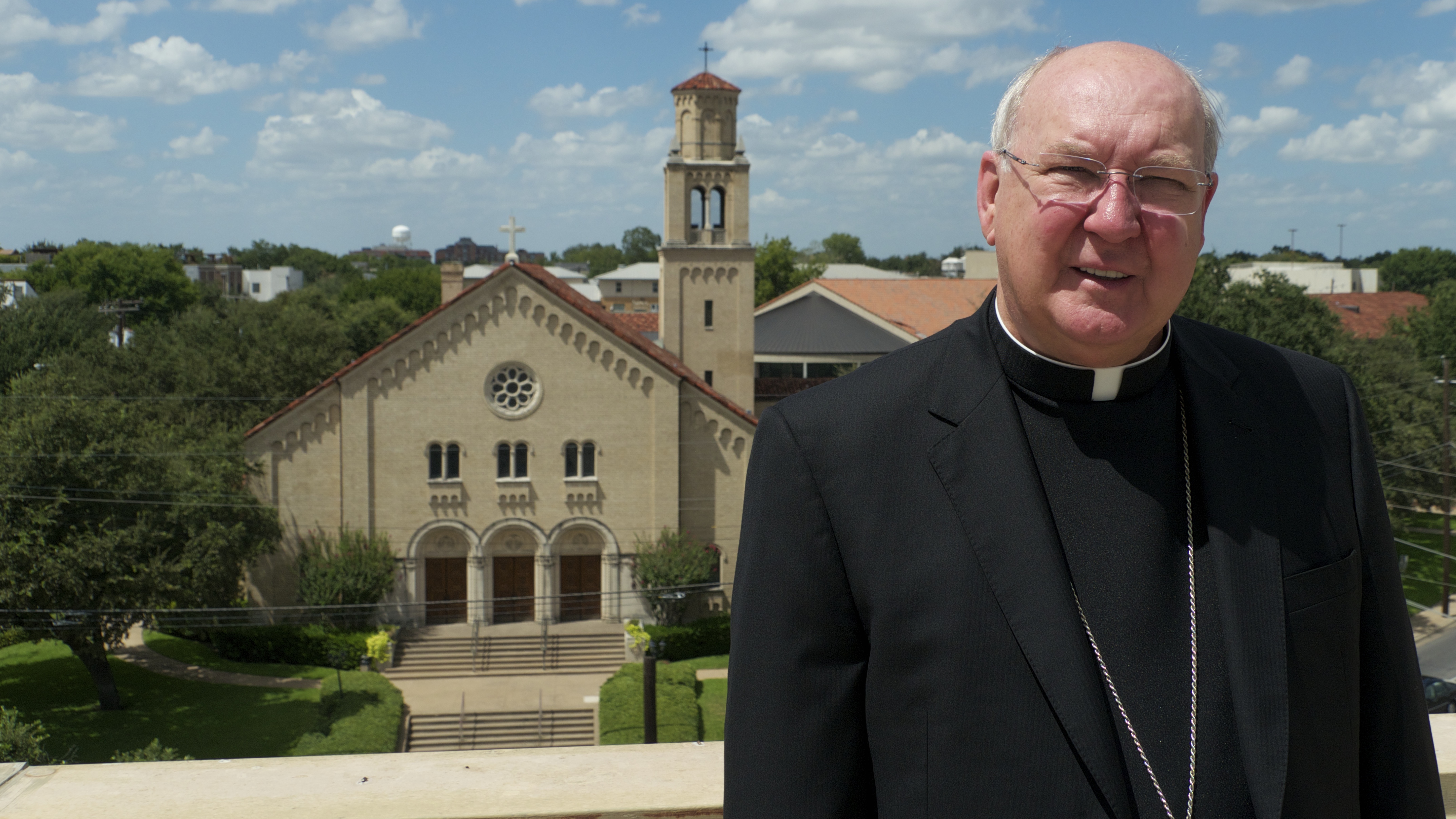 Obispo de Dallas acogió a familia que podía tener Ébola
