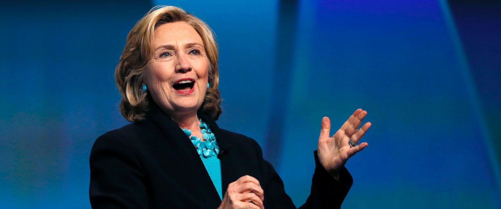 Hillary se enreda o ¿la traiciona la conciencia?