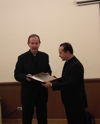 Homenaje a monseñor Darío Alvarez