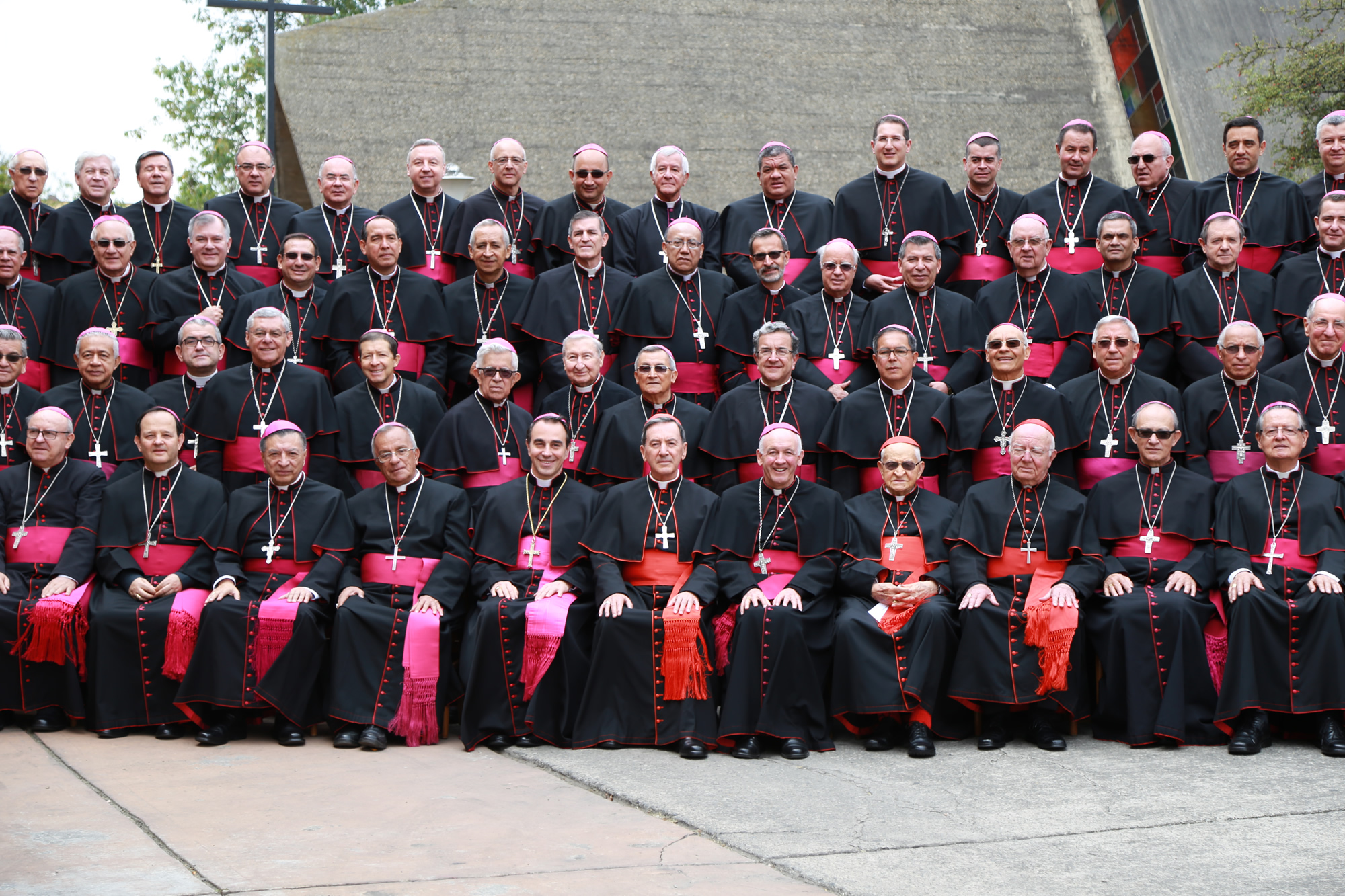 La fase pública de los diálogos con el ELN estará acompañada por cinco obispos