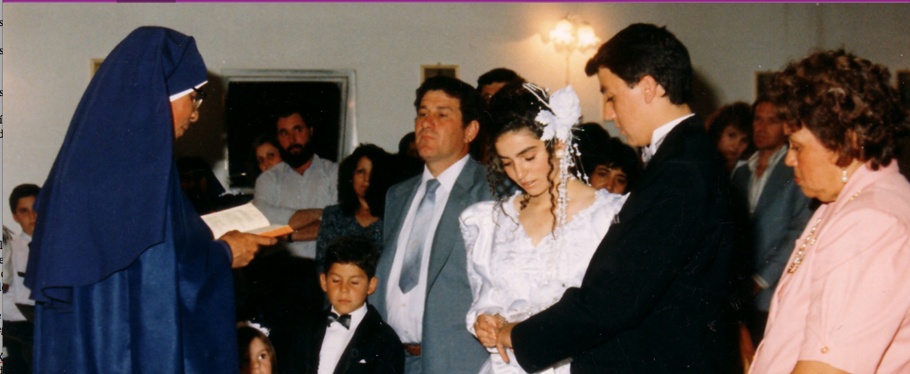 Las monjas que casan, bautizan, vadean ríos y andan en mula