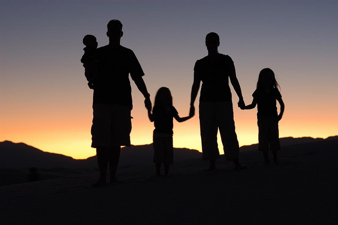 Caminar juntos': Primer video dedicado al año de la familia | El Catolicismo