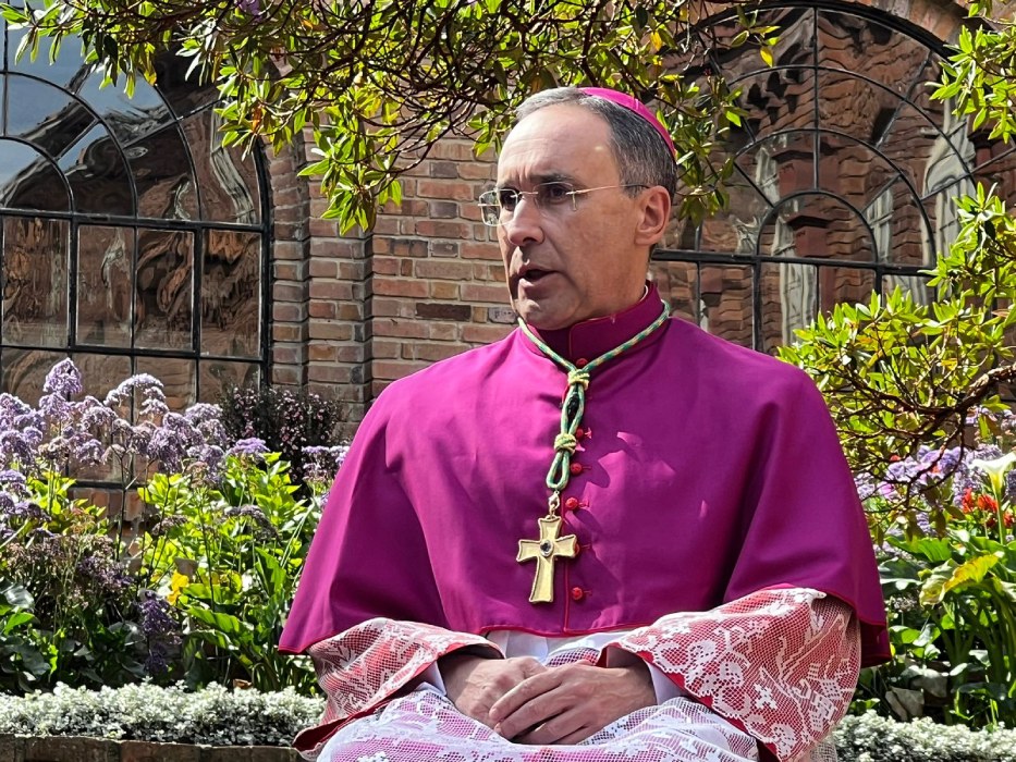 “De Roma a Costa de Marfil para crear puentes de unión, amor y perdón como representante del papa Francisco”