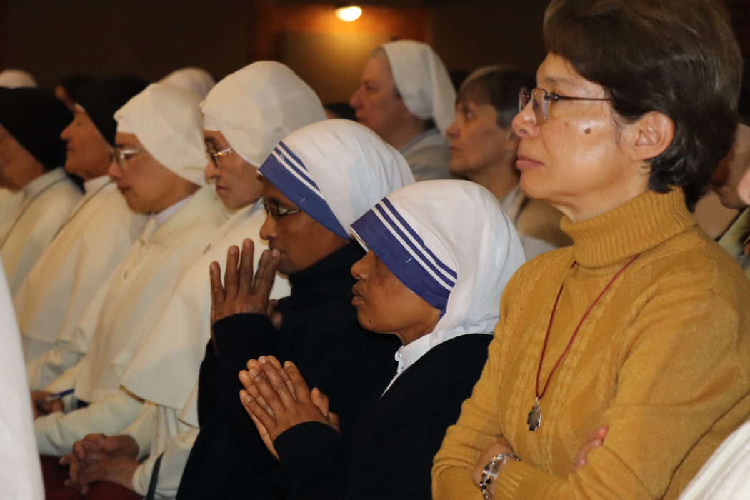 Unidos en oración por la vida y vocación de los consagrados, signo del Reino y don para la Igles