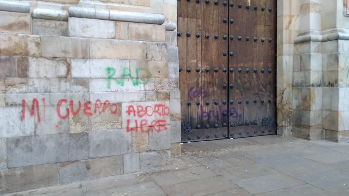 Rechazo y preocupación ante actos vandálicos contra templos católicos en Bogotá