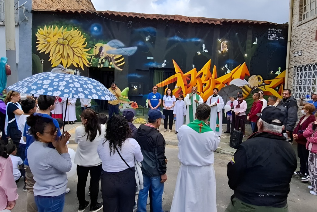 La misericordia toma forma de hogar y acogida en San Bernardo, un territorio herido en el corazón de la capital.