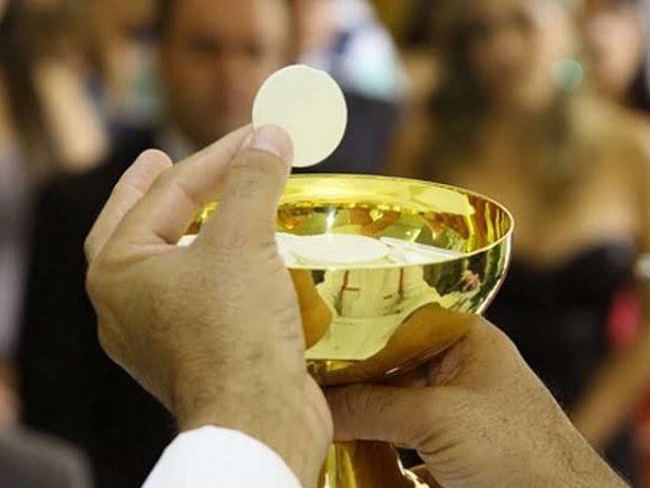 ¿Ayuda la Eucaristía a no cometer pecados?