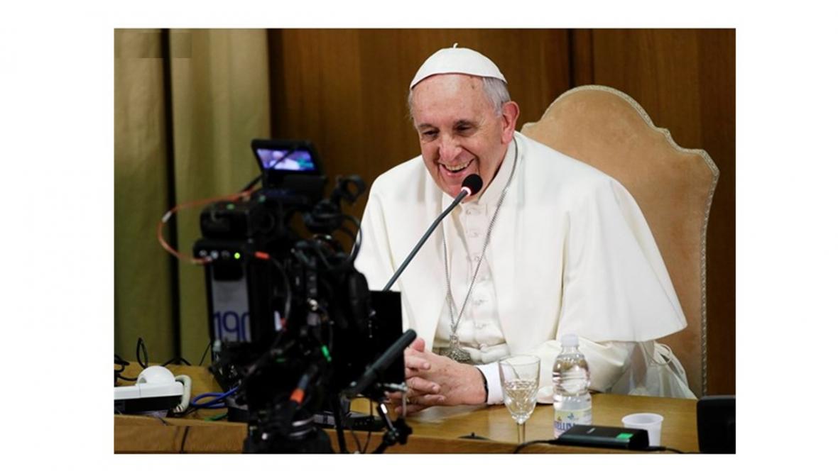 El Papa en comunicación virtual