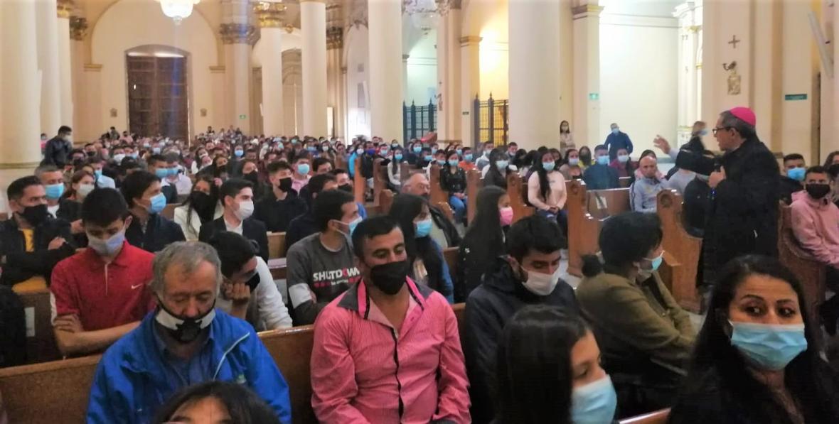 Como preparación para la Pascua, arzobispo de Bogotá se encuentra con catecúmenos