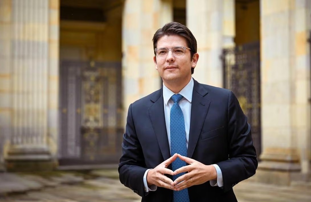 Oremos por el eterno descanso de Miguel Uribe Turbay