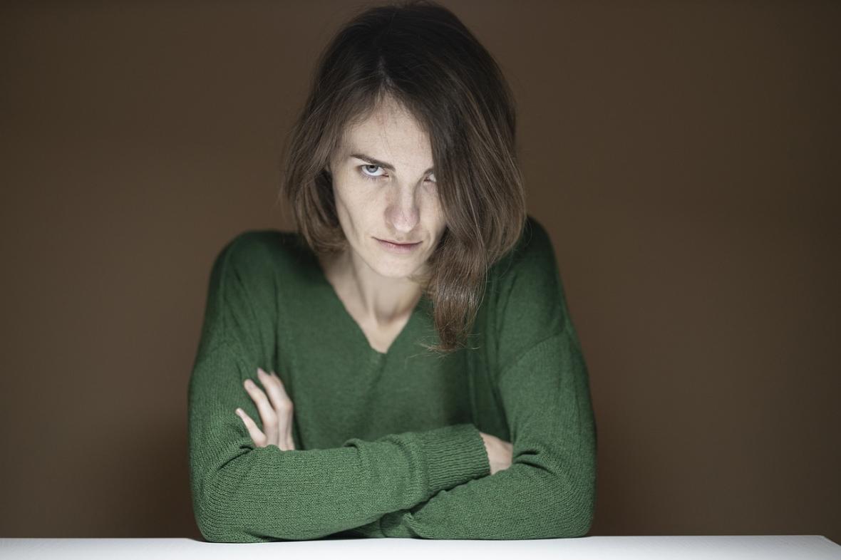 ¿Por qué siento que todo el mundo está contra mí, y cómo evitarlo?