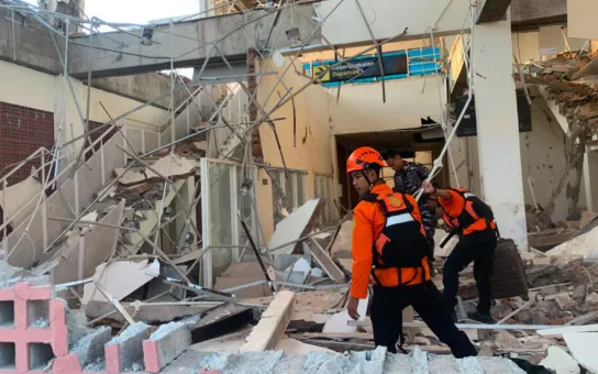 León XIV: profunda tristeza por el terremoto en Indonesia, cercanía a todas las víctimas