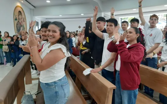 Más de 180 jóvenes marcharon por la paz y la democracia en Bogotá