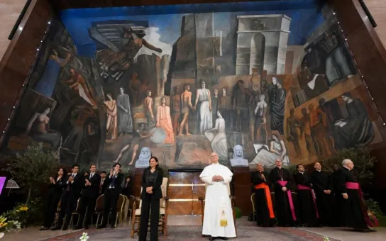 El Papa a los universitarios: sean artesanos de paz, el rearme enriquece a las élites