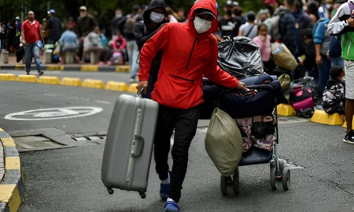 La Iglesia católica en Colombia se prepara ante una posible migración venezolana.