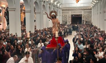 Una luz brilla en las tinieblas.