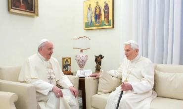 El Papa Emérito recibe homenaje en sus 65 años de ordenación presbiteral