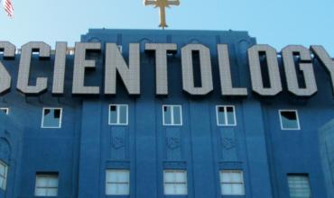 La Iglesia de la Cienciología enfrenta un juicio en Bélgica