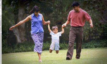 Adopción gay en Colombia: Corte Constitucional no puede hacer “experimentos” con niños