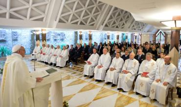 El diablo quiere destruir la unidad de la Iglesia: Francisco