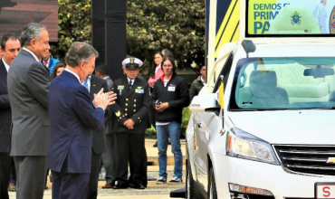 Es presentado oficialmente el papamóvil