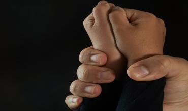 La violencia se mantiene por el silencio cómplice y vergonzoso