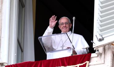 “Cada bautizado está llamado a testimoniar, con las palabras y con la vida, que Jesús ha resucitado, que está vivo y presente en medio de nosotros”: Francisco