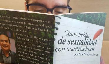 El músico católico Luis Enrique Ascoy presentó su nuevo libro