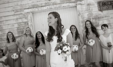 https://arquimedia.s3.amazonaws.com/2/actualidad/brittany-maynard-and-bridesmaids-at-her-wedding-9-29-14jpg.jpg