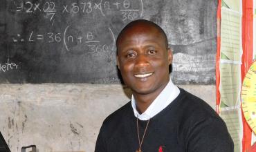 Fray Peter Tabichi, el maestro del año 2019, fue recibido por el Papa