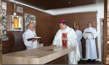 La capilla de la Sagrada Familia, en la Universidad Católica, fue consagrada en solemne ceremonia