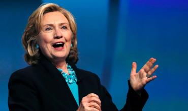 Hillary se enreda o ¿la traiciona la conciencia?