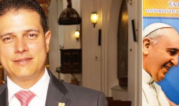 El rector de la Universidad Católica de Costa Rica vista Bogotá y presenta el más reciente de sus libros Entre dos Papas, la historia de una familia en El Vaticano