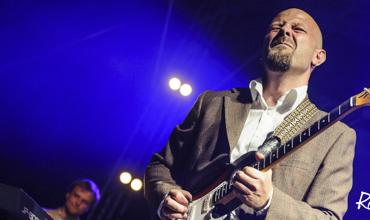 Era un músico ateo y Dios lo tocó para cantar con su vida