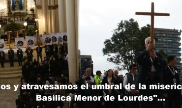 Procesion a la Basílica de Nuestra Señora de Lourdes