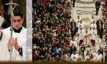 San Esteban con su martirio nos muestra cómo vivir en plenitud el misterio de la Navidad, afirmó el Papa en el Ángelus