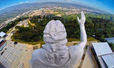 La escultura más alta de Colombia es una imagen religiosa
