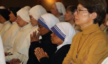 Unidos en oración por la vida y vocación de los consagrados, signo del Reino y don para la Igles