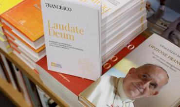 “El Papa, nuevamente con voz profética, defiende la creación”.