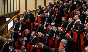 Los cardenales piden oraciones ante la “grandeza de la tarea” de elegir al nuevo Papa